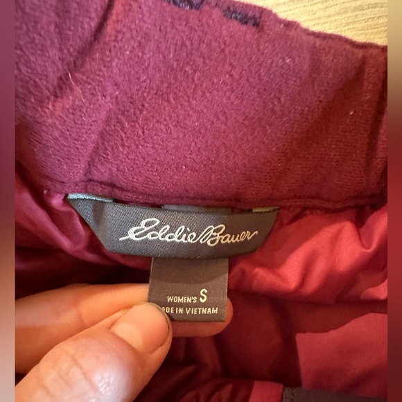 Eddie Bauer ski pants in the colour Plum. Size small - Picture 2 of 5
